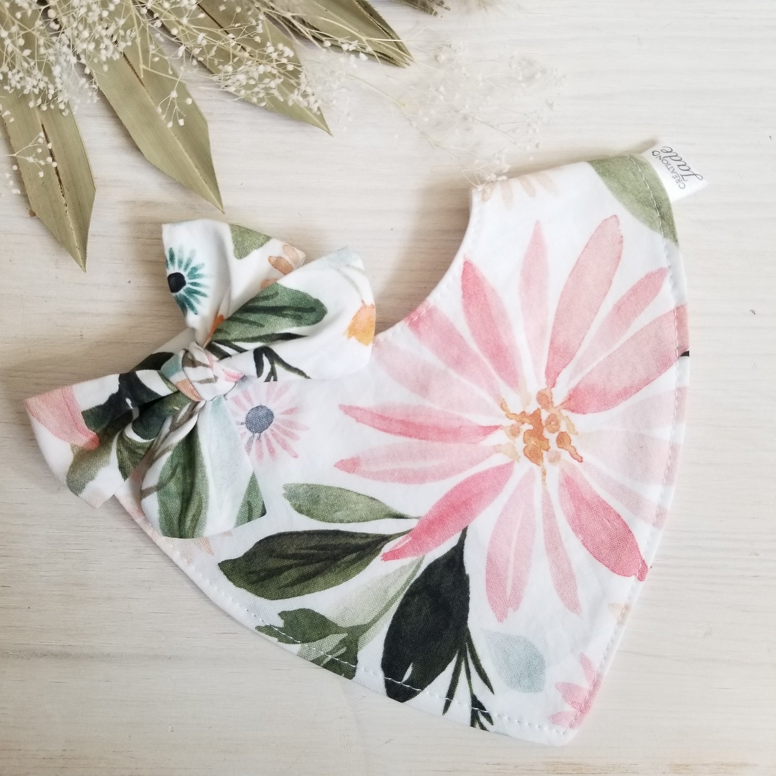 bavoir et boucle bébé fille