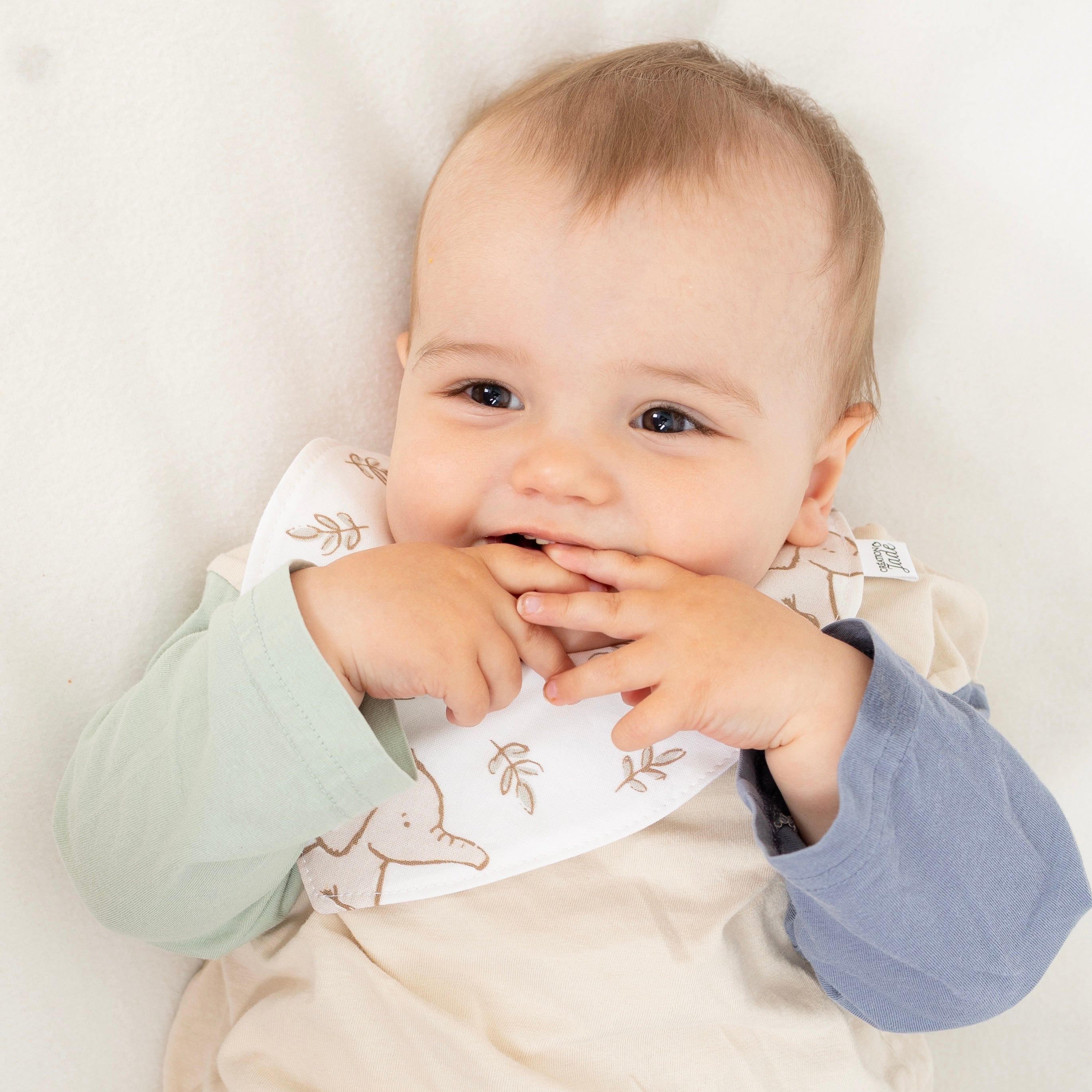 NOUVEAUTÉ - Bavoir Création Jade - Col en u - Éléphanteau