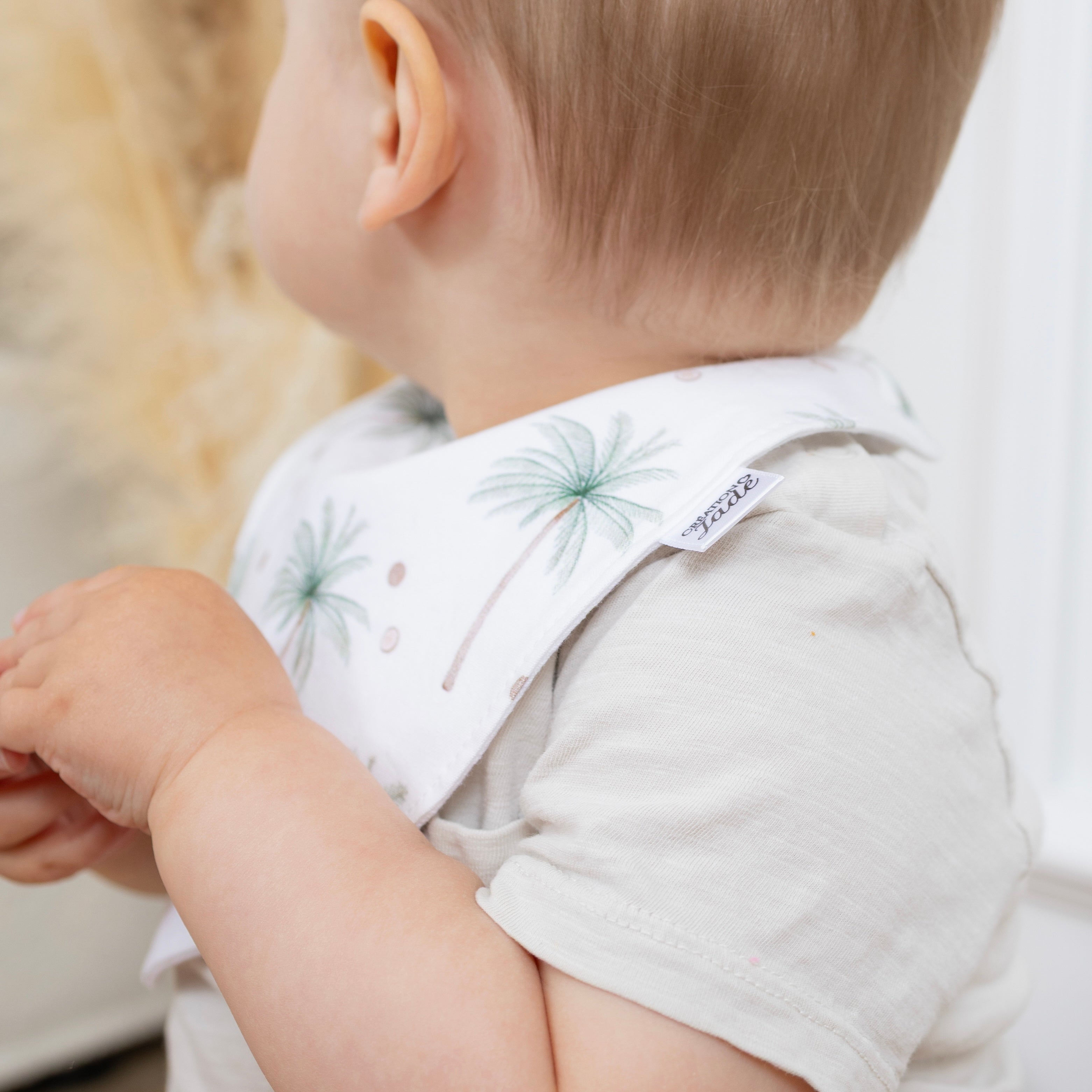 NOUVEAUTÉ - Bavoir Création Jade - Col en u - Palmier