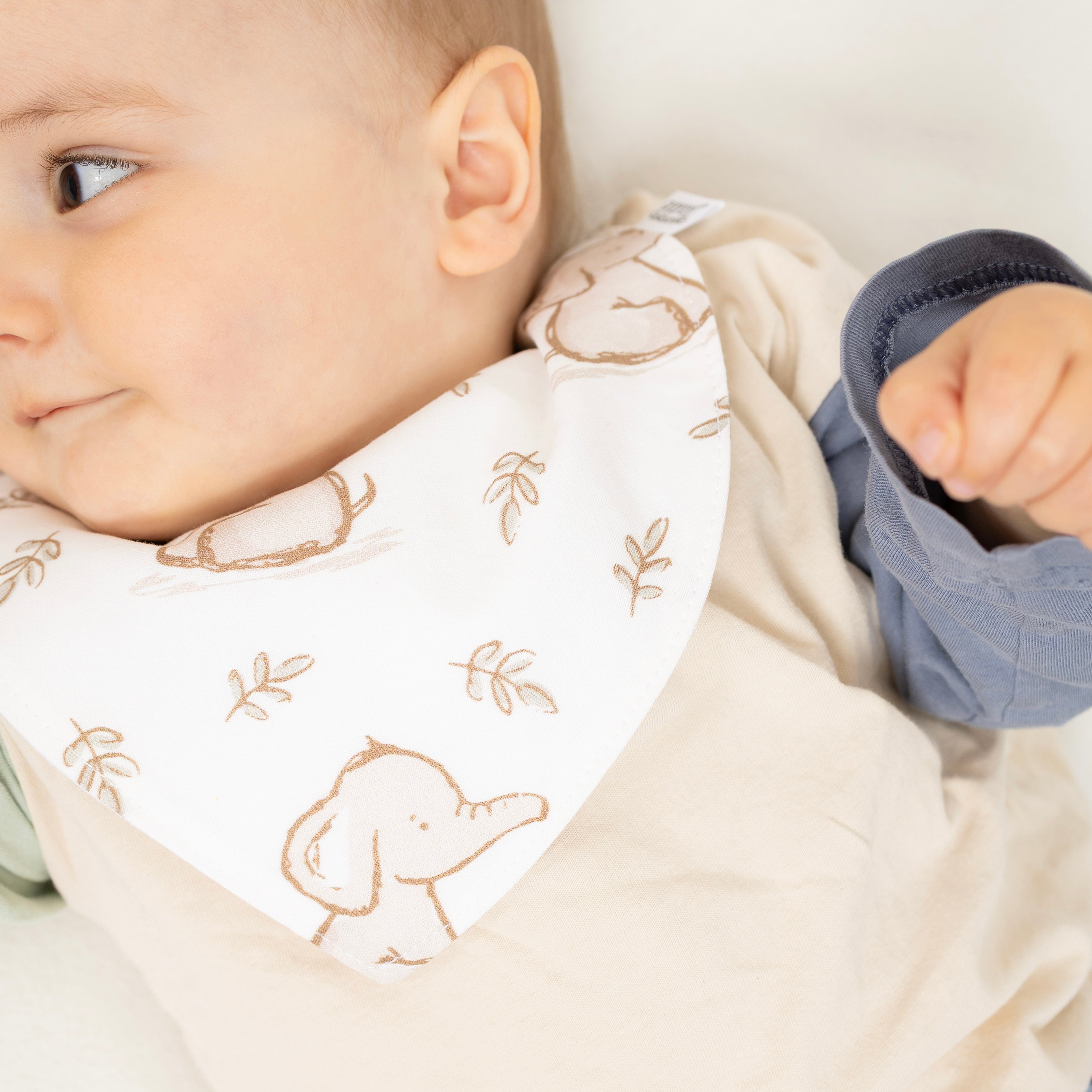 NOUVEAUTÉ - Bavoir Création Jade - Col en u - Éléphanteau