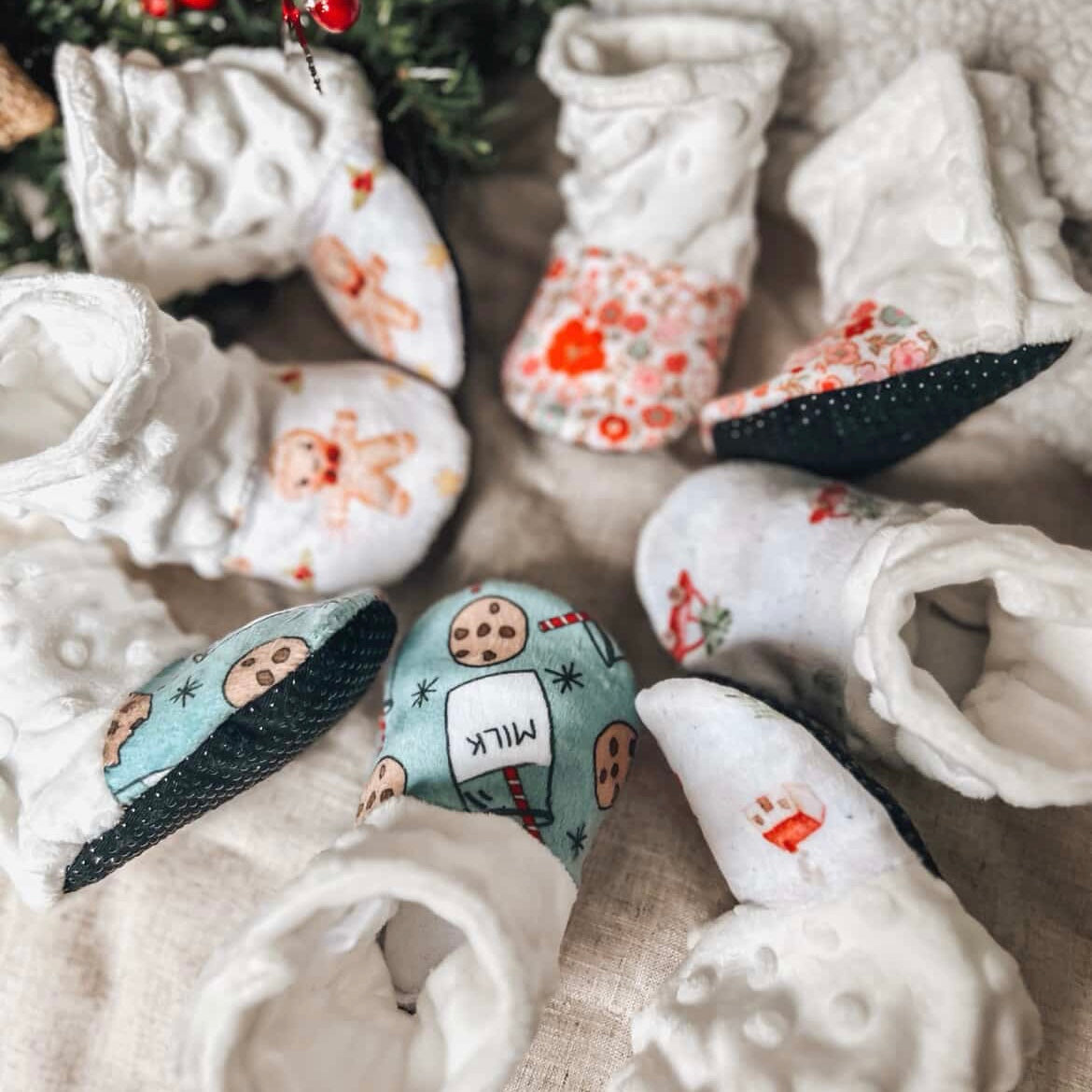 Pantoufles de Noël en Minky - Collaboration Mathely & Co X Création Jade - Christmas Flower