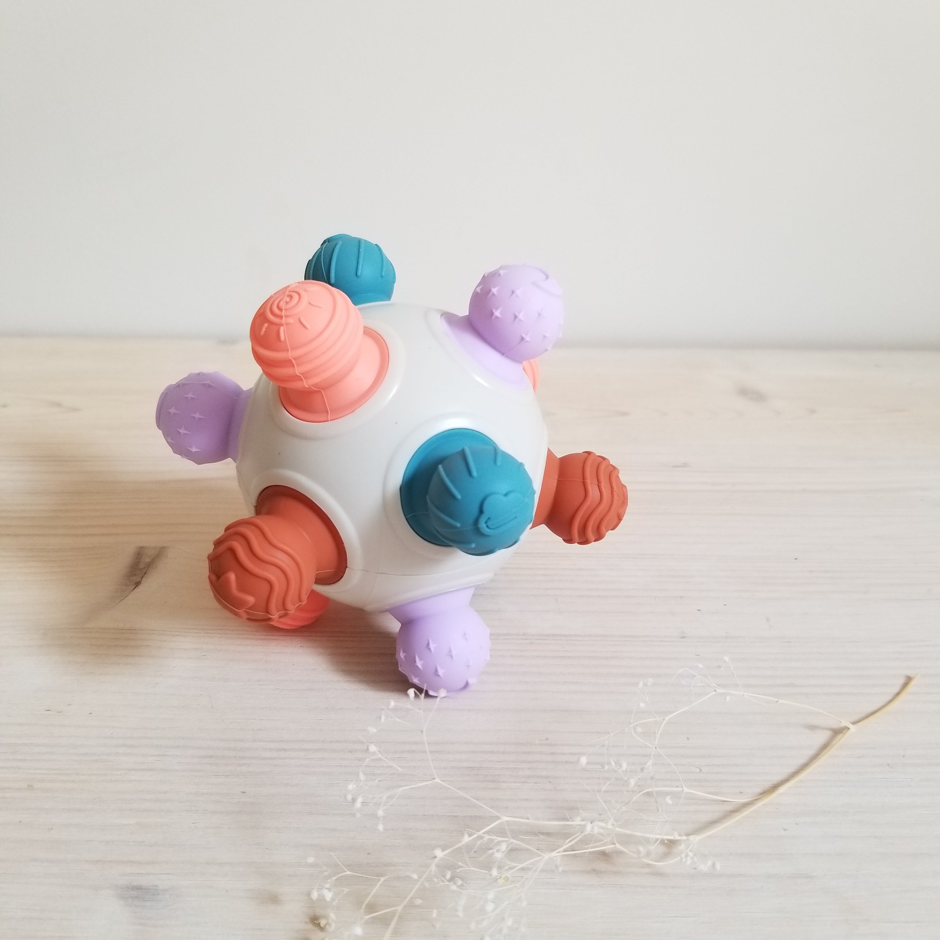 Nouveauté - Jouet dentition - Boule Multi-sensorielle