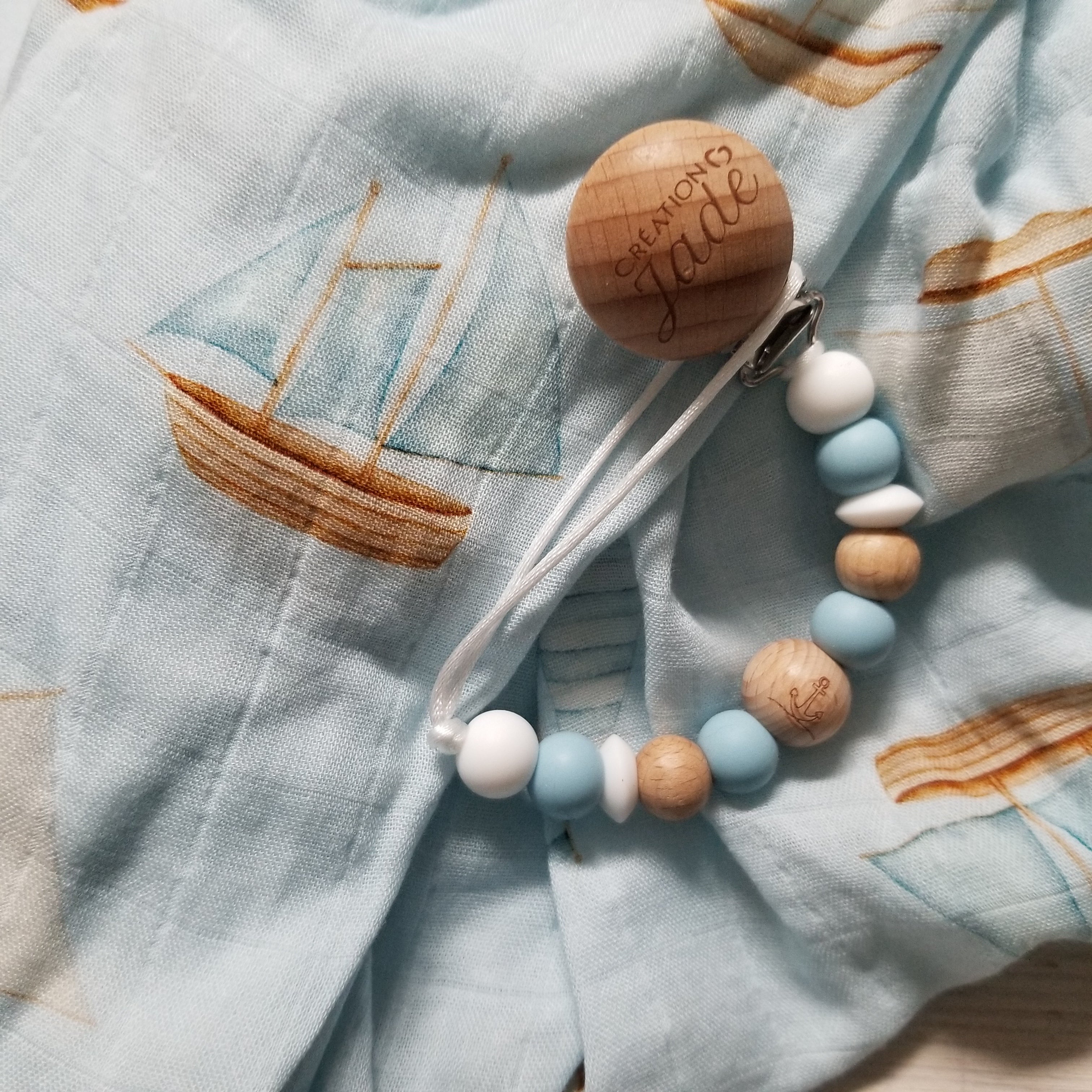 Nouveauté - Attache-suce Bois - Adorable - Mon Matelot