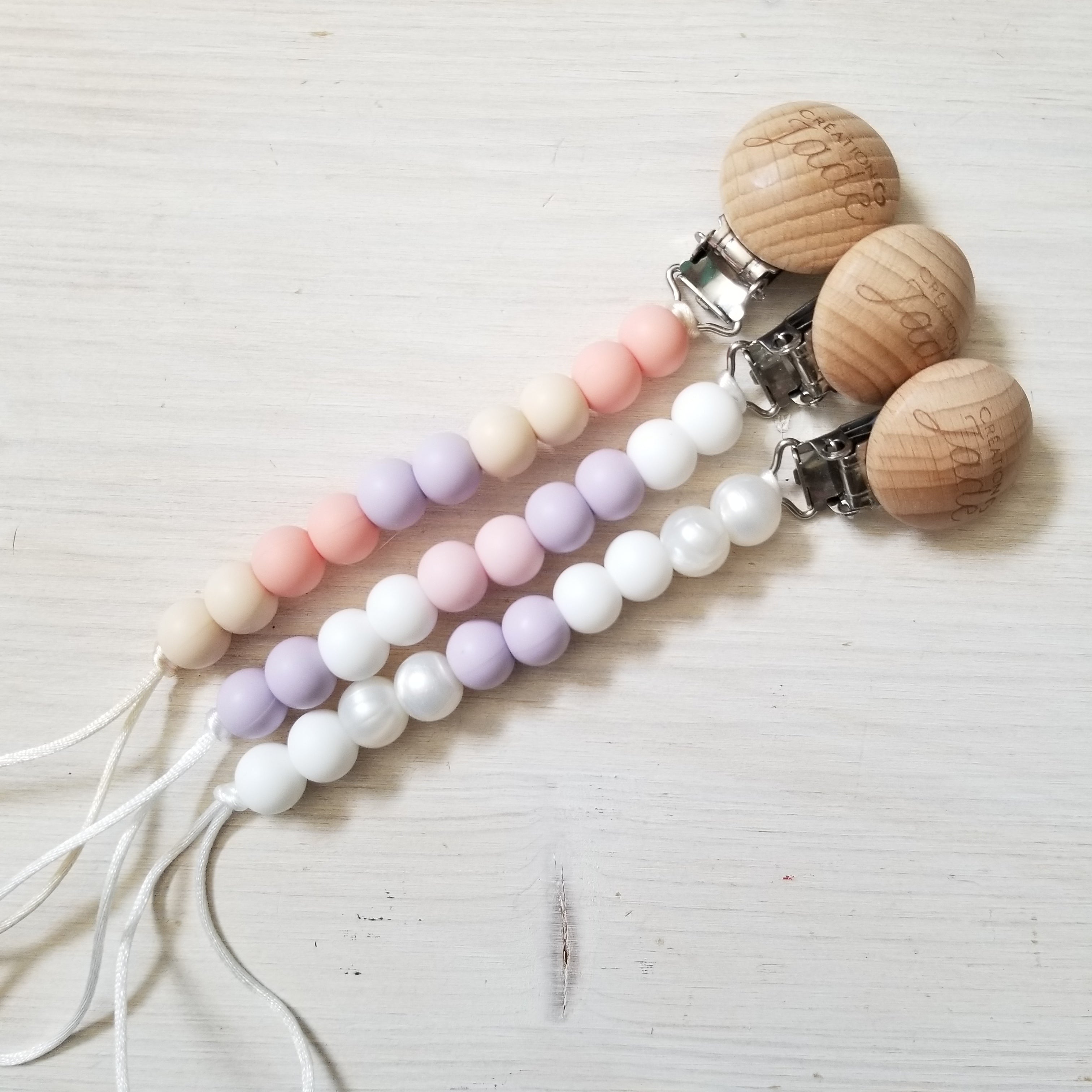 Nouveauté - Attache-suce Bois - Délicatesse Lilas