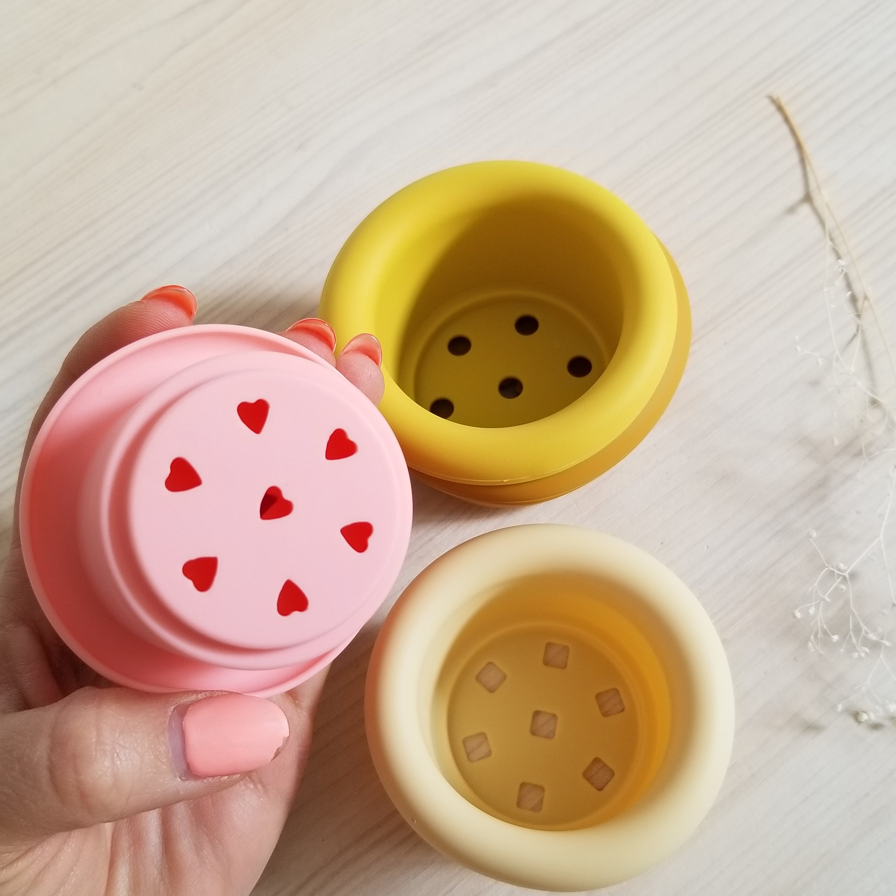Nouveauté - Cups sensoriels pour le bain - colorés