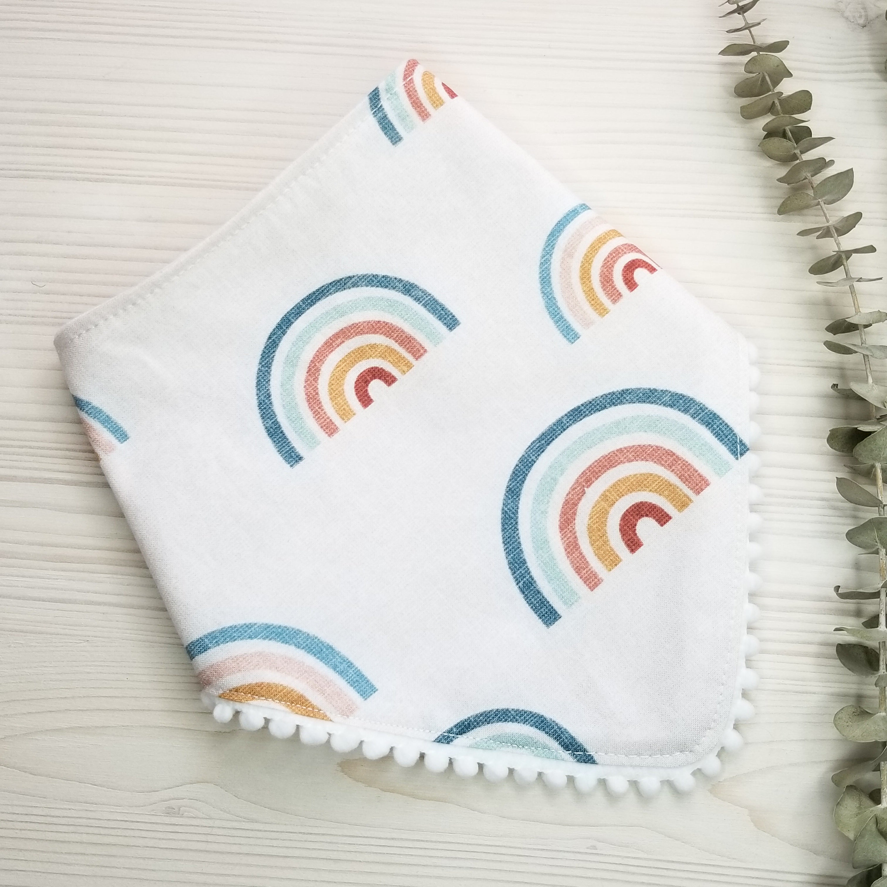 SOLDE 10$ - Bavoir Création Jade - Bandana - Arc-en-ciel