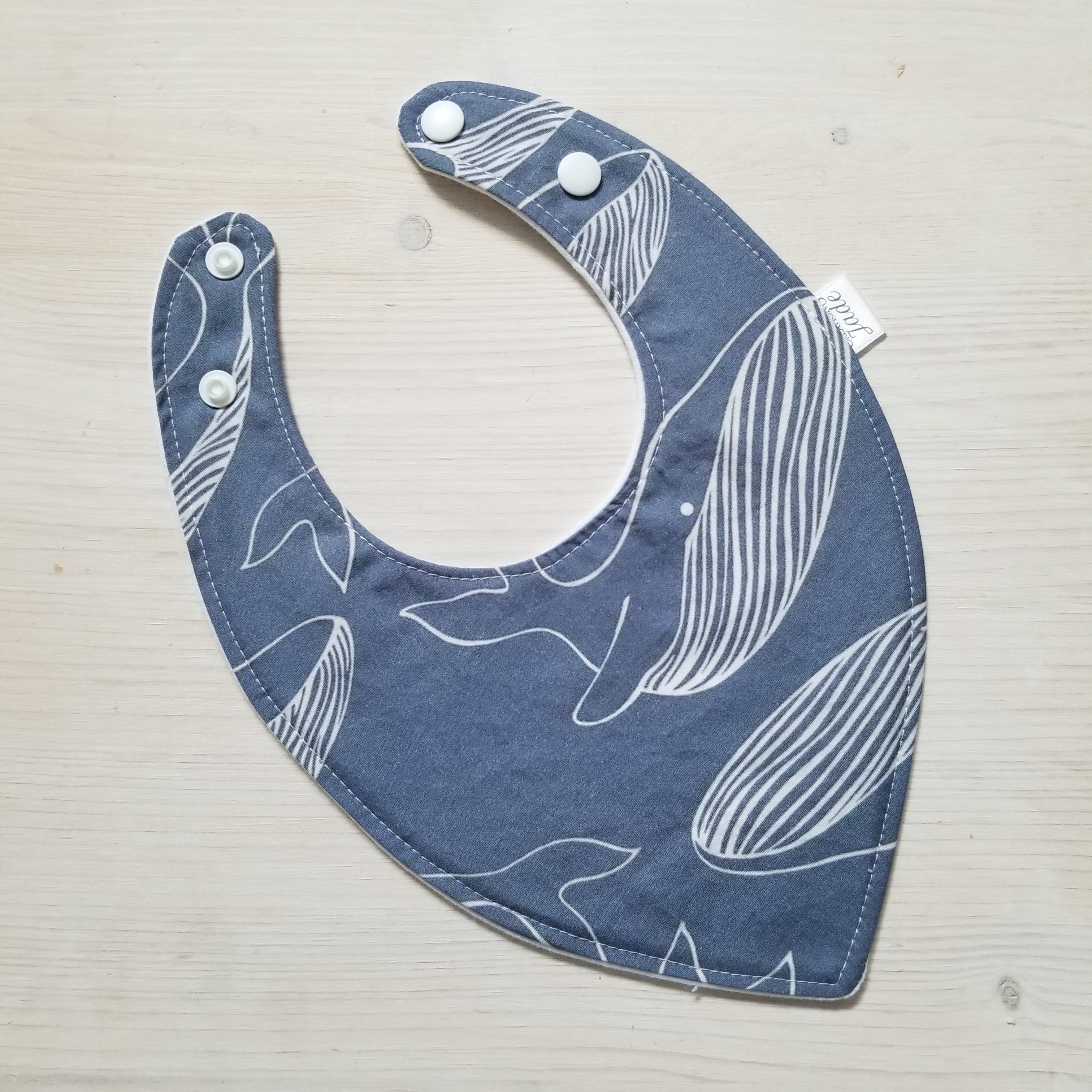 bavette motif baleine